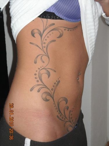 intimbereich blumen Tattoo