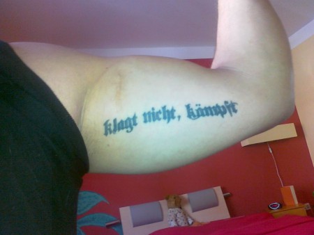 kämpft Klagt tattoo nicht