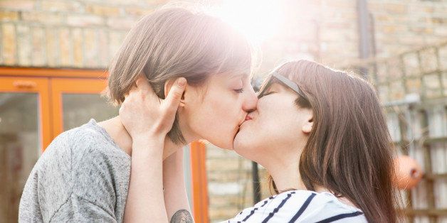 kissing Lesbian teens