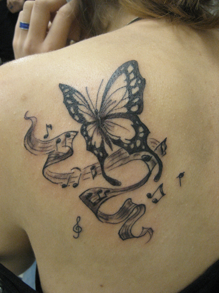 Intim tattoo schmetterling