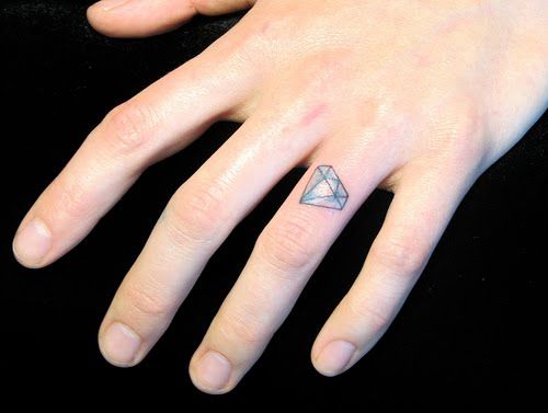 finger Tattoo diamant