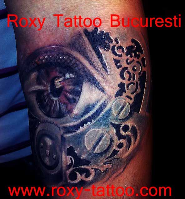 Roxy tattoo model