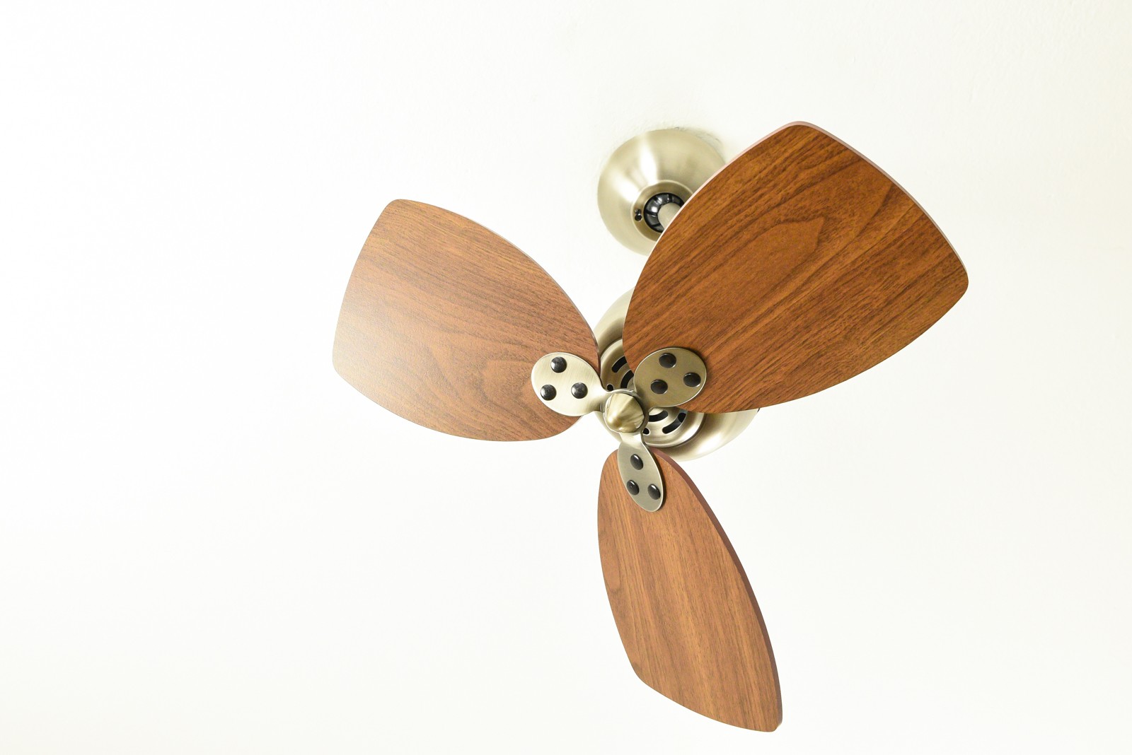 Retro wall mounted fan