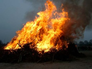 rennbahn Osterfeuer horner