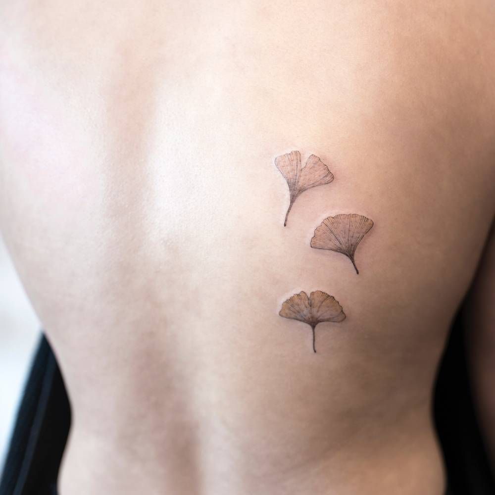 Ginkgo blatt tattoo