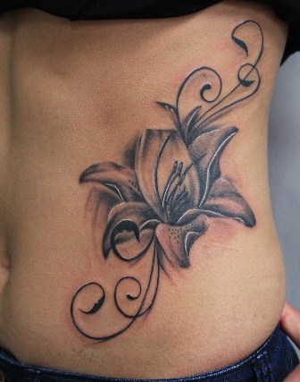 tattoo bauch Lilien