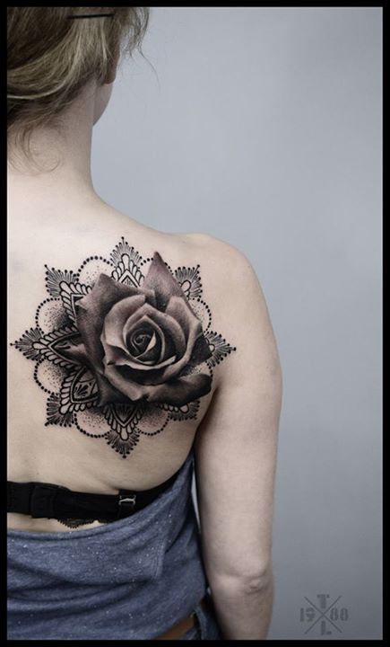 Tattoo rose schulterblatt