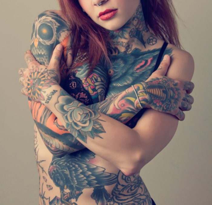 frauen bei tattoos Extreme piercings und