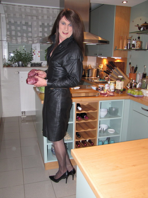 Frauen in latex leder rasierte und