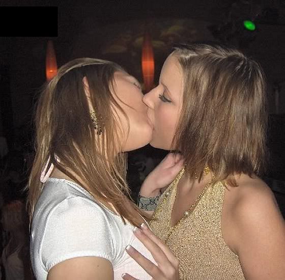 kissing Lesbian teens