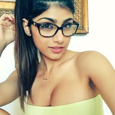 porn Mia khalifa solo