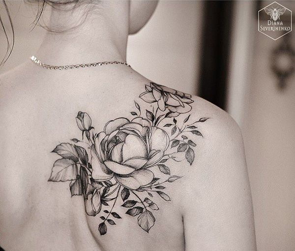 rose schulterblatt Tattoo