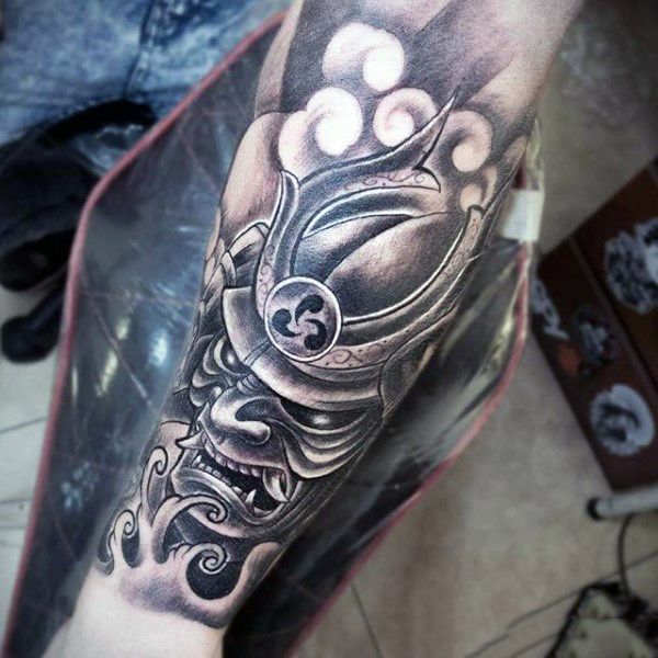 Tattoo samurai maske